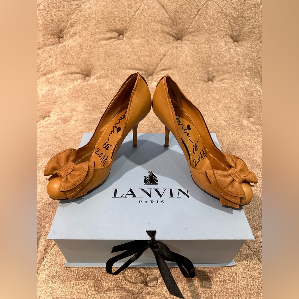 Lanvin Heel with Bow Accent